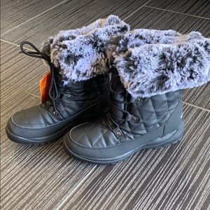 Snow boots
